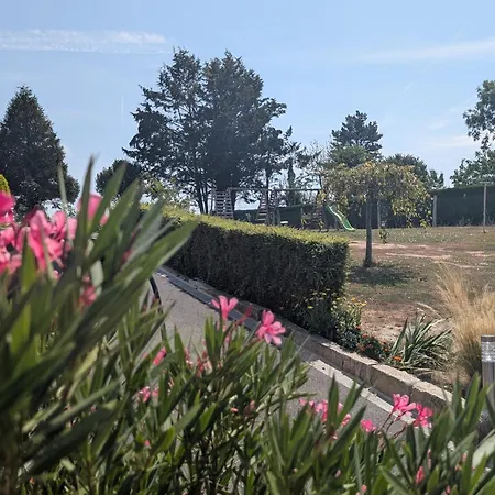 Les De La Source - Tadorne Bed & Breakfast 3*